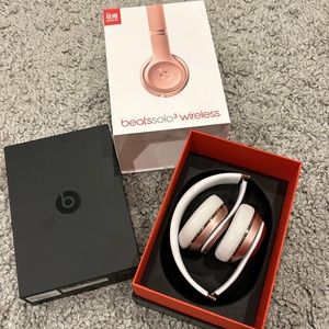 Beats Solo 3 wireless on ear headphones